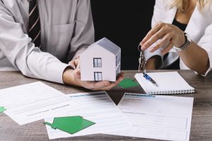 Segundo crédito, asesor explica cómo sacarlo a sus clientes interesados en comprar una casa
