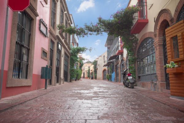 2.Inmobiliaria en Querétaro; calle de queretaro, estilo colonial 