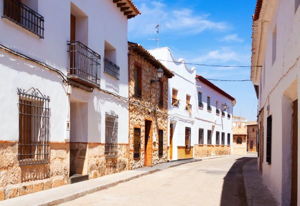 Casas en venta en Querétaro; Casas estilo rústico colonial en colores blancos